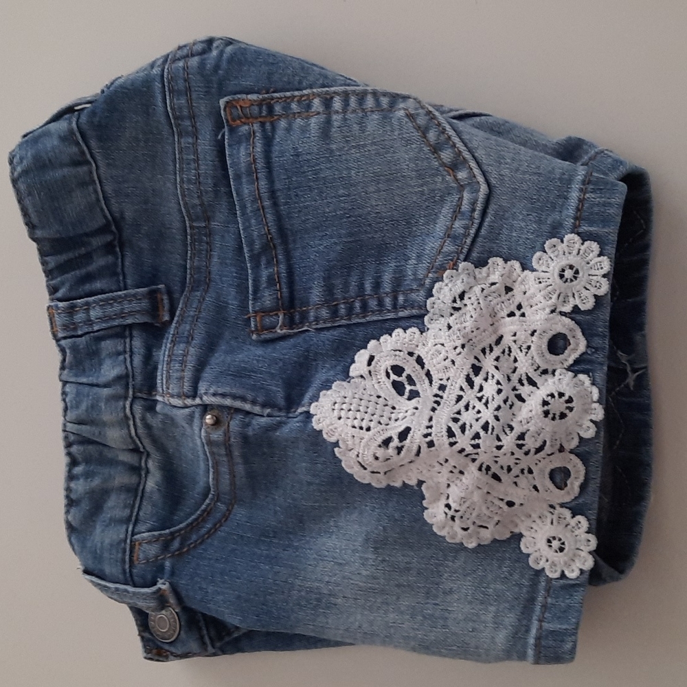 Shorts by Cat & Jack - Size 3T - Picture 4 of 6